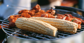 Corncobs and meat on grill